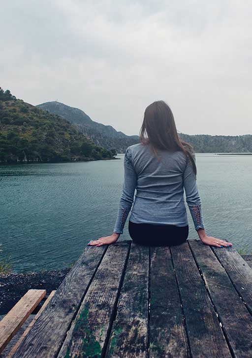 woman-wearing-gray-long-sleeved-shirt-and-black-black-1008000